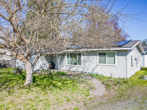 Tiny photo for 1981 Regina Way, Grants Pass, OR 97527 (MLS # 220217503)