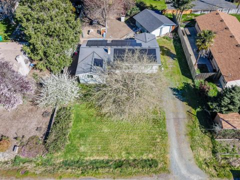 Tiny photo for 1981 Regina Way, Grants Pass, OR 97527 (MLS # 220217503)