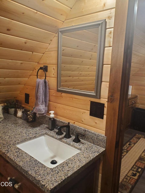 Tiny photo for 24 Diamond Lake Loop, Chemult, OR 97731 (MLS # 220223140)