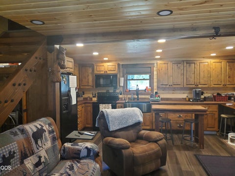 Tiny photo for 24 Diamond Lake Loop, Chemult, OR 97731 (MLS # 220223140)