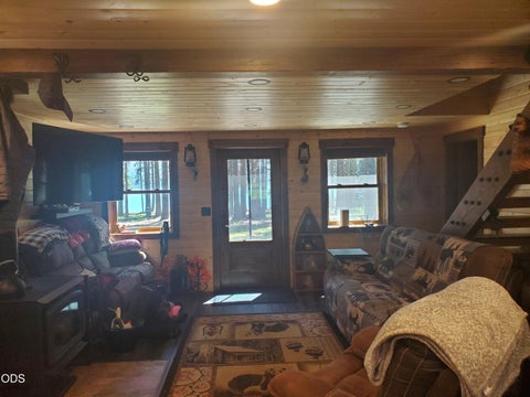Tiny photo for 24 Diamond Lake Loop, Chemult, OR 97731 (MLS # 220223140)