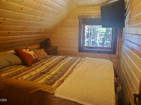 Tiny photo for 24 Diamond Lake Loop, Chemult, OR 97731 (MLS # 220223140)