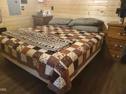 Tiny photo for 24 Diamond Lake Loop, Chemult, OR 97731 (MLS # 220223140)