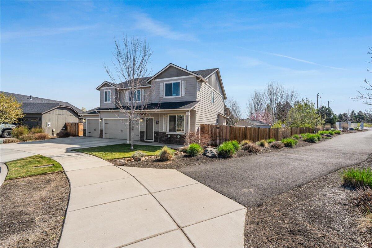 1830 SW 36th Way