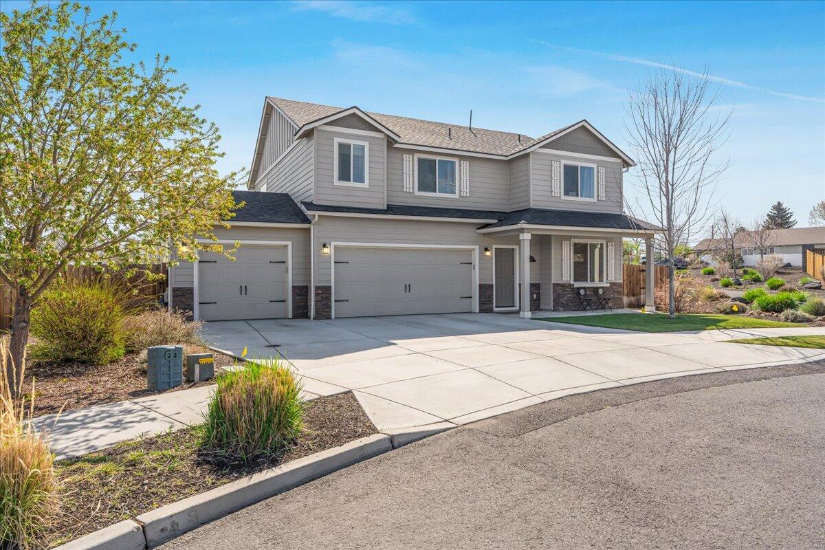 1830 SW 36th Way