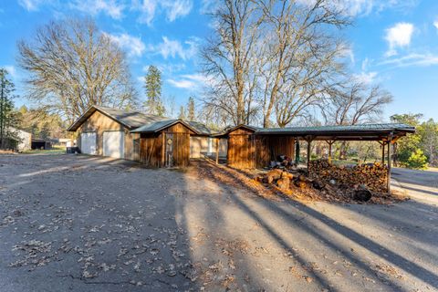 Tiny photo for 4570 New Hope Road, Grants Pass, OR 97527 (MLS # 220213953)