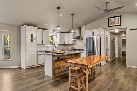 Tiny photo for 4570 New Hope Road, Grants Pass, OR 97527 (MLS # 220213953)