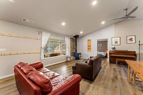 Tiny photo for 4570 New Hope Road, Grants Pass, OR 97527 (MLS # 220213953)