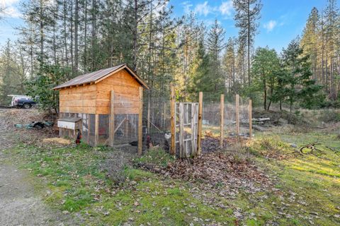 Tiny photo for 4570 New Hope Road, Grants Pass, OR 97527 (MLS # 220213953)