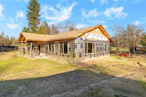 Tiny photo for 4570 New Hope Road, Grants Pass, OR 97527 (MLS # 220213953)