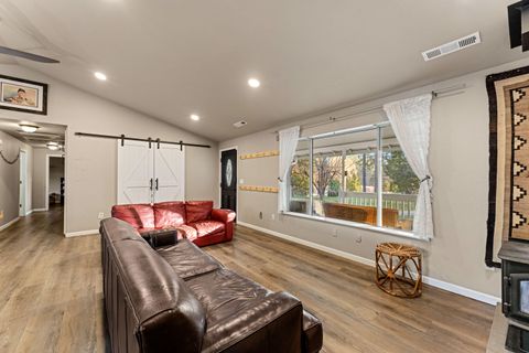 Tiny photo for 4570 New Hope Road, Grants Pass, OR 97527 (MLS # 220213953)