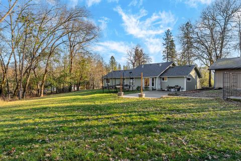 Tiny photo for 4570 New Hope Road, Grants Pass, OR 97527 (MLS # 220213953)