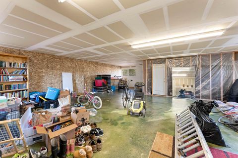 Tiny photo for 4570 New Hope Road, Grants Pass, OR 97527 (MLS # 220213953)