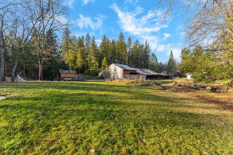 Tiny photo for 4570 New Hope Road, Grants Pass, OR 97527 (MLS # 220213953)