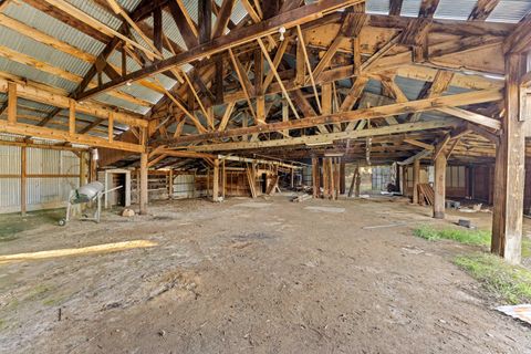 Tiny photo for 4570 New Hope Road, Grants Pass, OR 97527 (MLS # 220213953)