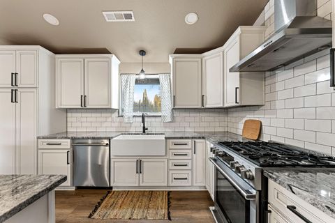 Tiny photo for 4570 New Hope Road, Grants Pass, OR 97527 (MLS # 220213953)