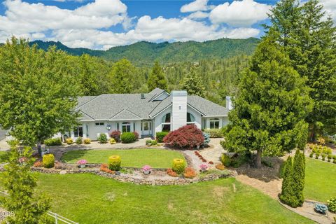 Photo of 764 Jess Way, Grants Pass, OR 97526 (MLS # 220223201)