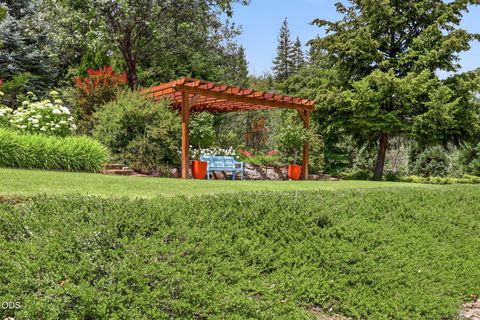 Tiny photo for 764 Jess Way, Grants Pass, OR 97526 (MLS # 220223201)