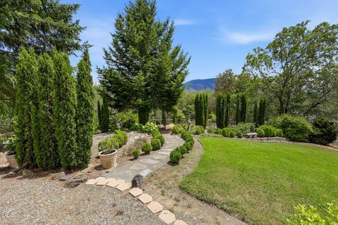 Tiny photo for 764 Jess Way, Grants Pass, OR 97526 (MLS # 220223201)
