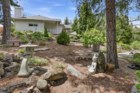 Tiny photo for 764 Jess Way, Grants Pass, OR 97526 (MLS # 220223201)