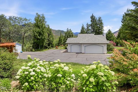 Tiny photo for 764 Jess Way, Grants Pass, OR 97526 (MLS # 220223201)