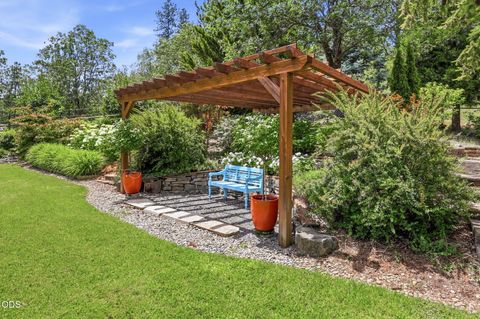 Tiny photo for 764 Jess Way, Grants Pass, OR 97526 (MLS # 220223201)