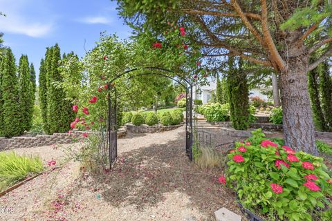 Tiny photo for 764 Jess Way, Grants Pass, OR 97526 (MLS # 220223201)