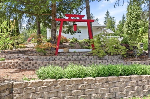Tiny photo for 764 Jess Way, Grants Pass, OR 97526 (MLS # 220223201)