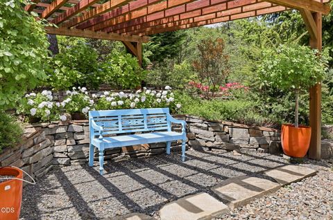 Tiny photo for 764 Jess Way, Grants Pass, OR 97526 (MLS # 220223201)