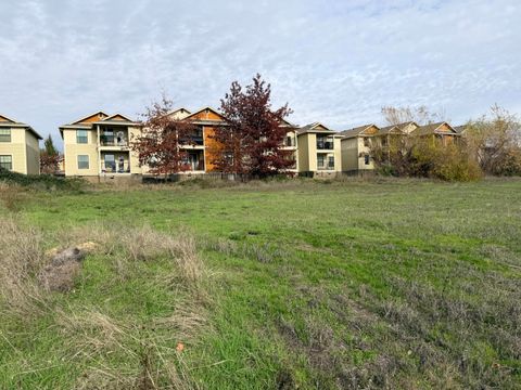 Tiny photo for 3583 Arrowhead Drive, Medford, OR 97504 (MLS # 220212382)