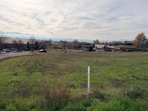 Tiny photo for 3583 Arrowhead Drive, Medford, OR 97504 (MLS # 220212382)