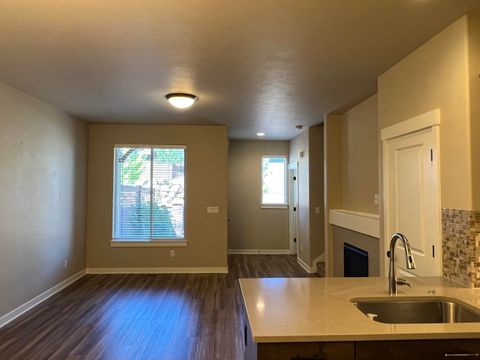 Tiny photo for 20735 Boulderfield Avenue, Bend, OR 97701 (MLS # 220212132)