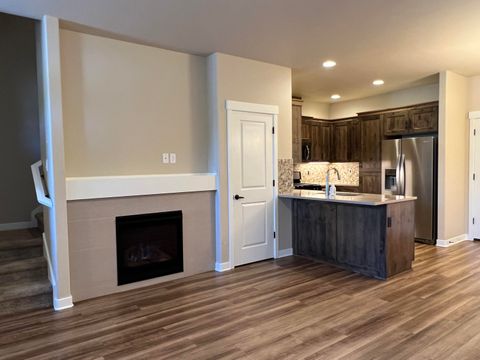 Tiny photo for 20735 Boulderfield Avenue, Bend, OR 97701 (MLS # 220212132)