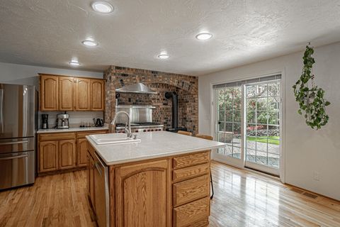 Tiny photo for 2537 Seville Circle, Medford, OR 97504 (MLS # 220219525)