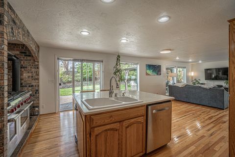 Tiny photo for 2537 Seville Circle, Medford, OR 97504 (MLS # 220219525)