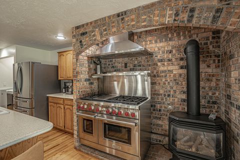 Tiny photo for 2537 Seville Circle, Medford, OR 97504 (MLS # 220219525)