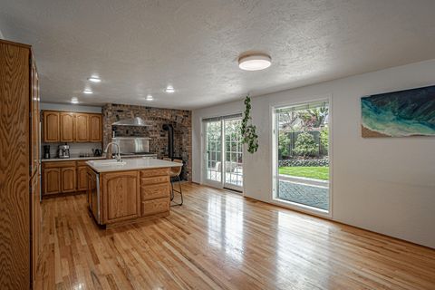 Tiny photo for 2537 Seville Circle, Medford, OR 97504 (MLS # 220219525)