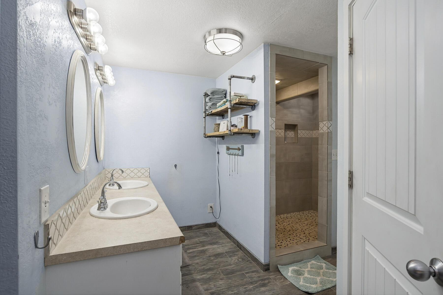 Paulina View Est - Residential