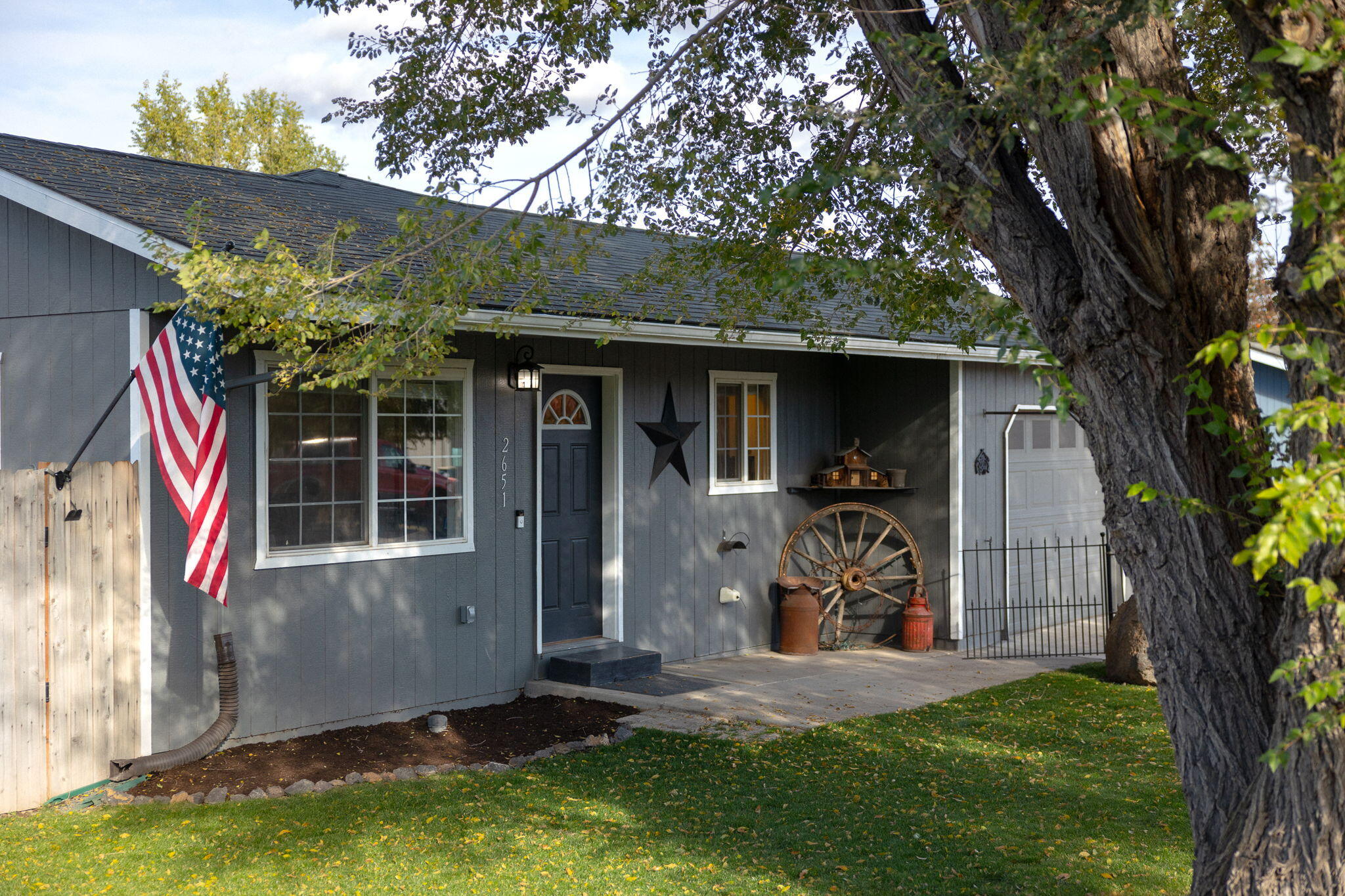 2651 SW Glacier Avenue