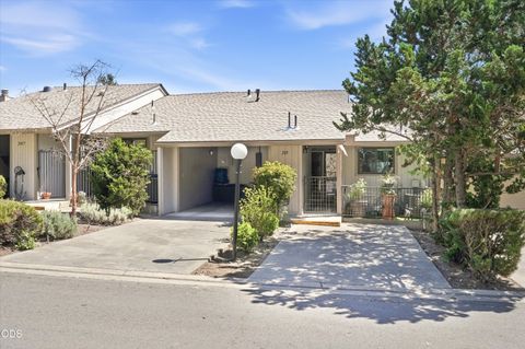 Photo of 209 Florence Avenue, Medford, OR 97504 (MLS # 220223972)