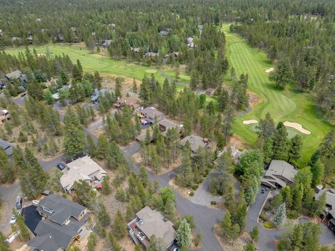 Photo of 57598 White Elm LN #15, Sunriver, OR 97707 (MLS # 220224004)