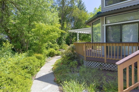 Tiny photo for 235 Glenoak Lane, Grants Pass, OR 97526 (MLS # 220222992)