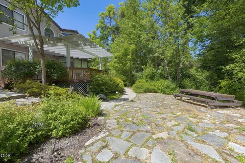 Tiny photo for 235 Glenoak Lane, Grants Pass, OR 97526 (MLS # 220222992)
