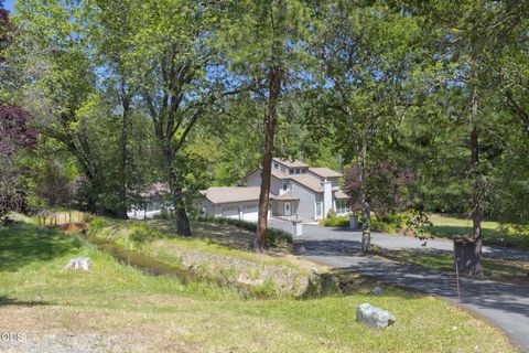 Tiny photo for 235 Glenoak Lane, Grants Pass, OR 97526 (MLS # 220222992)