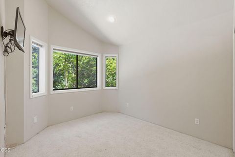 Tiny photo for 235 Glenoak Lane, Grants Pass, OR 97526 (MLS # 220222992)
