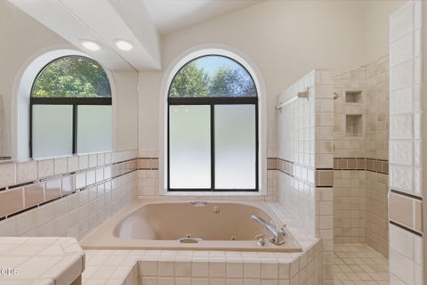 Tiny photo for 235 Glenoak Lane, Grants Pass, OR 97526 (MLS # 220222992)