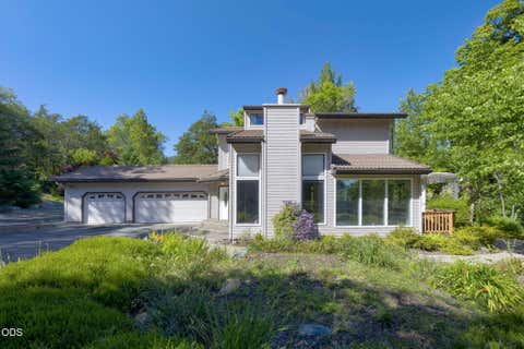 Photo of 235 Glenoak Lane, Grants Pass, OR 97526 (MLS # 220222992)
