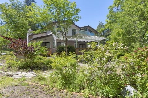 Tiny photo for 235 Glenoak Lane, Grants Pass, OR 97526 (MLS # 220222992)