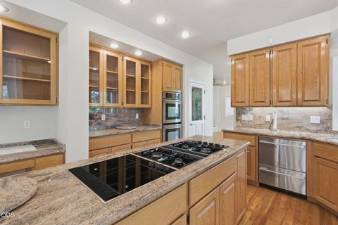 Tiny photo for 235 Glenoak Lane, Grants Pass, OR 97526 (MLS # 220222992)