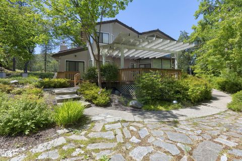 Tiny photo for 235 Glenoak Lane, Grants Pass, OR 97526 (MLS # 220222992)
